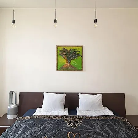 Comfortable 2-bedroom Apartment *