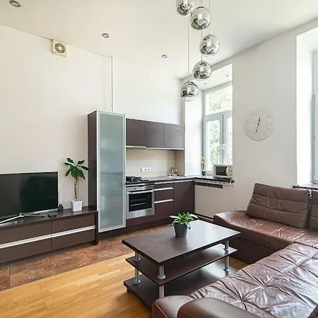 Comfortable 2-bedroom Apartment *