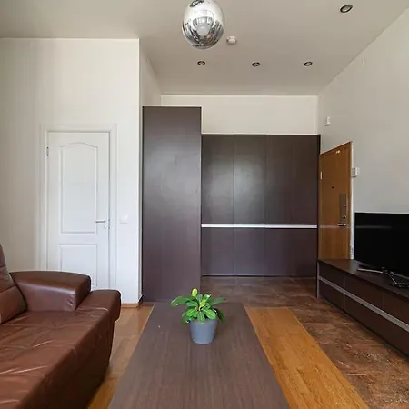 Comfortable 2-bedroom Butas *